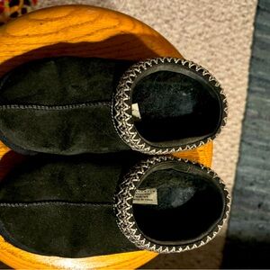 Women’s Ugg Clog. Size 5.5